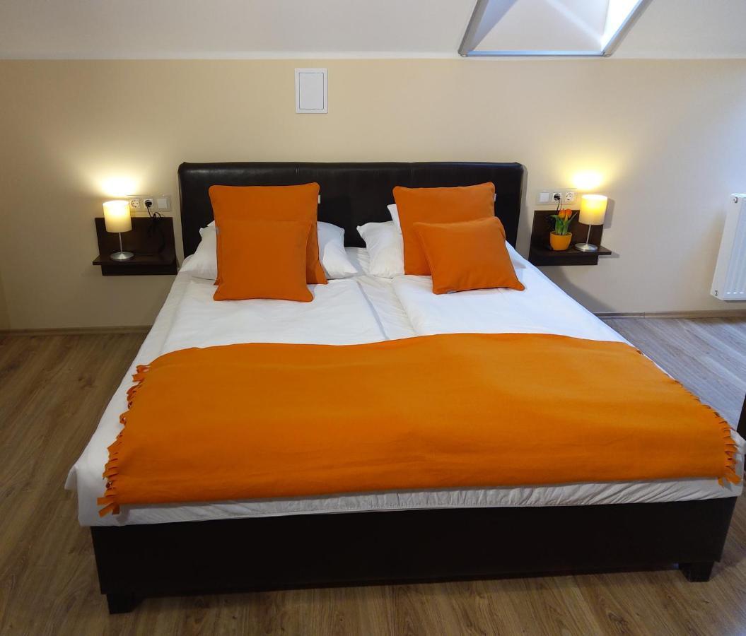 Gelleny Lux Apartman Jula Exterior foto