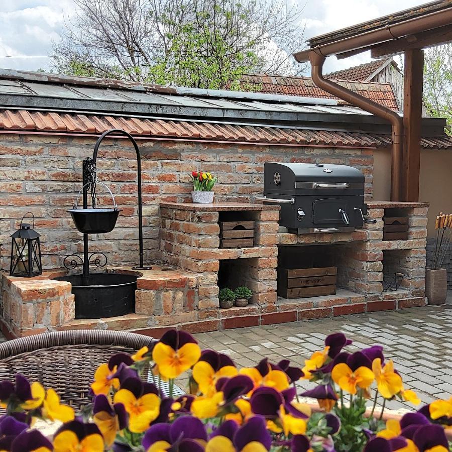 Gelleny Lux Apartman Jula Exterior foto