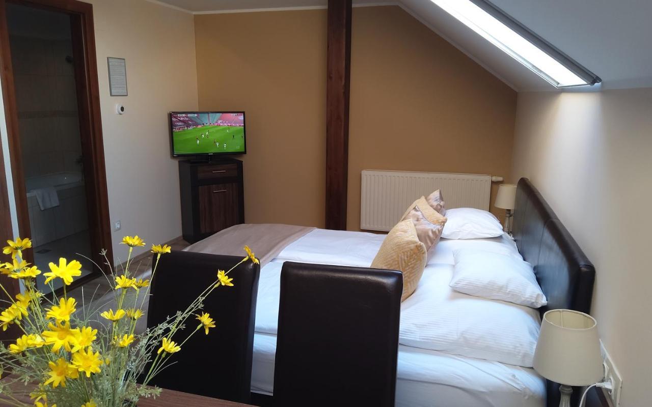 Gelleny Lux Apartman Jula Exterior foto