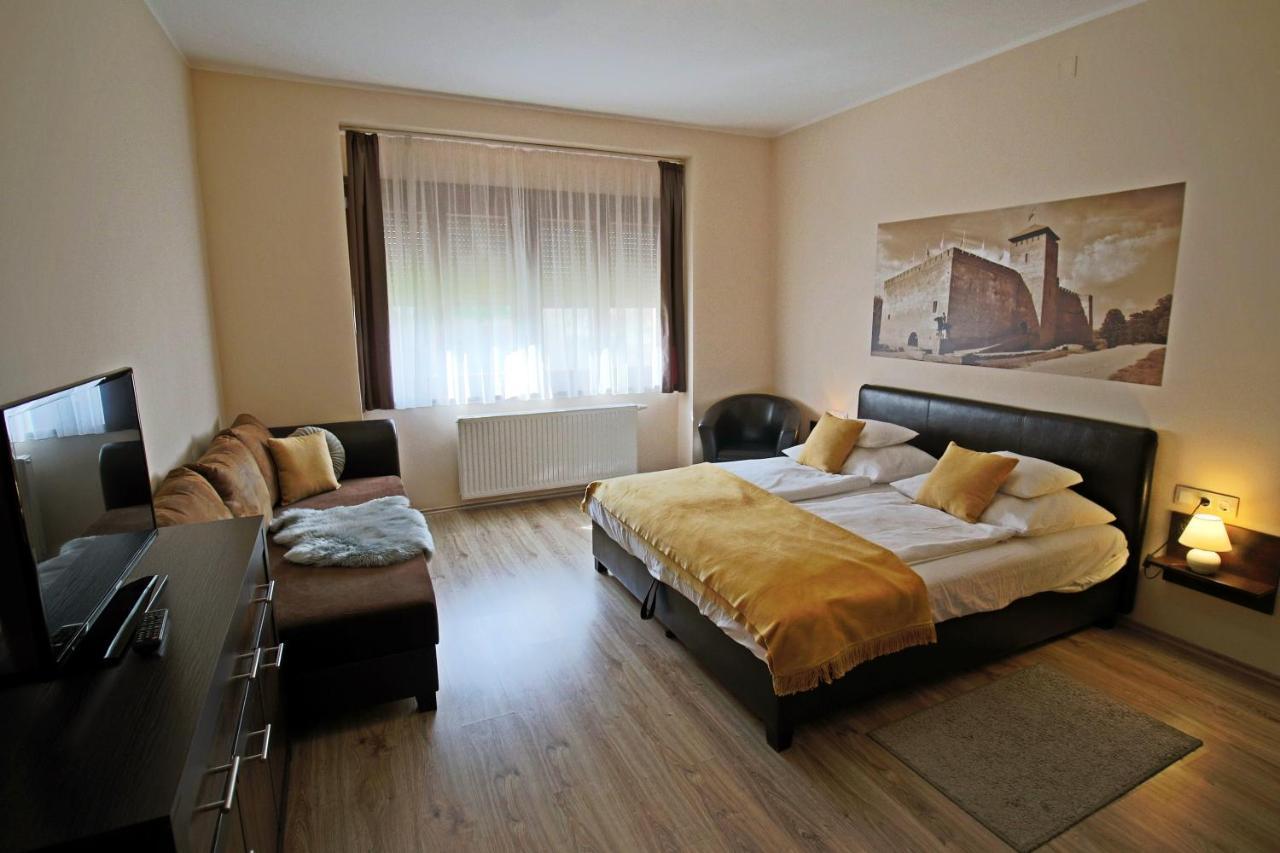 Gelleny Lux Apartman Jula Exterior foto