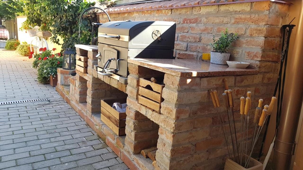 Gelleny Lux Apartman Jula Exterior foto
