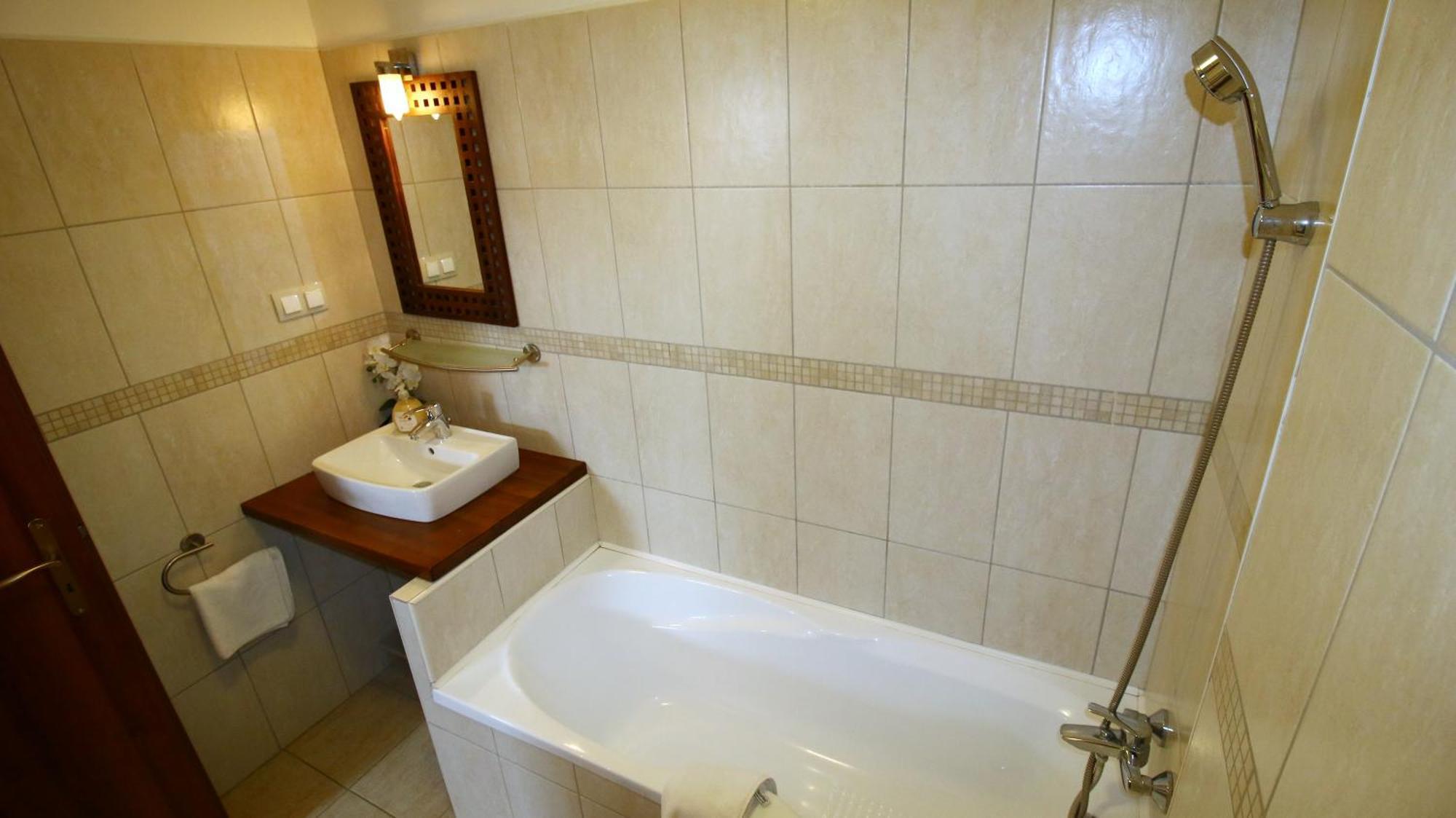 Gelleny Lux Apartman Jula Exterior foto