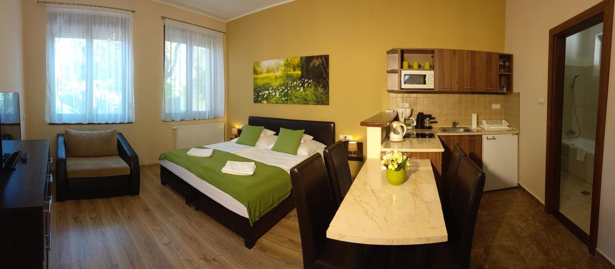 Gelleny Lux Apartman Jula Exterior foto