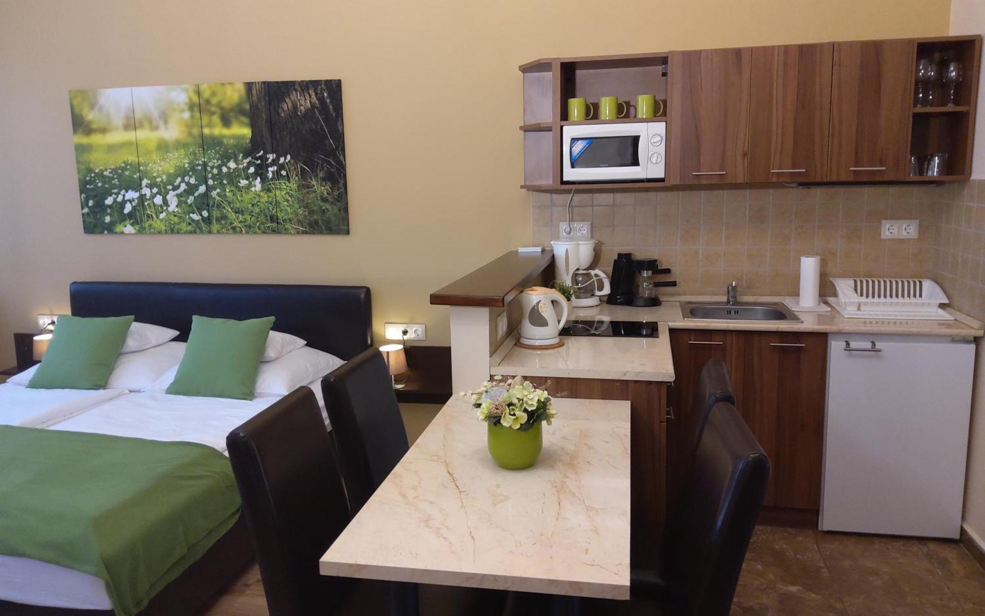 Gelleny Lux Apartman Jula Exterior foto