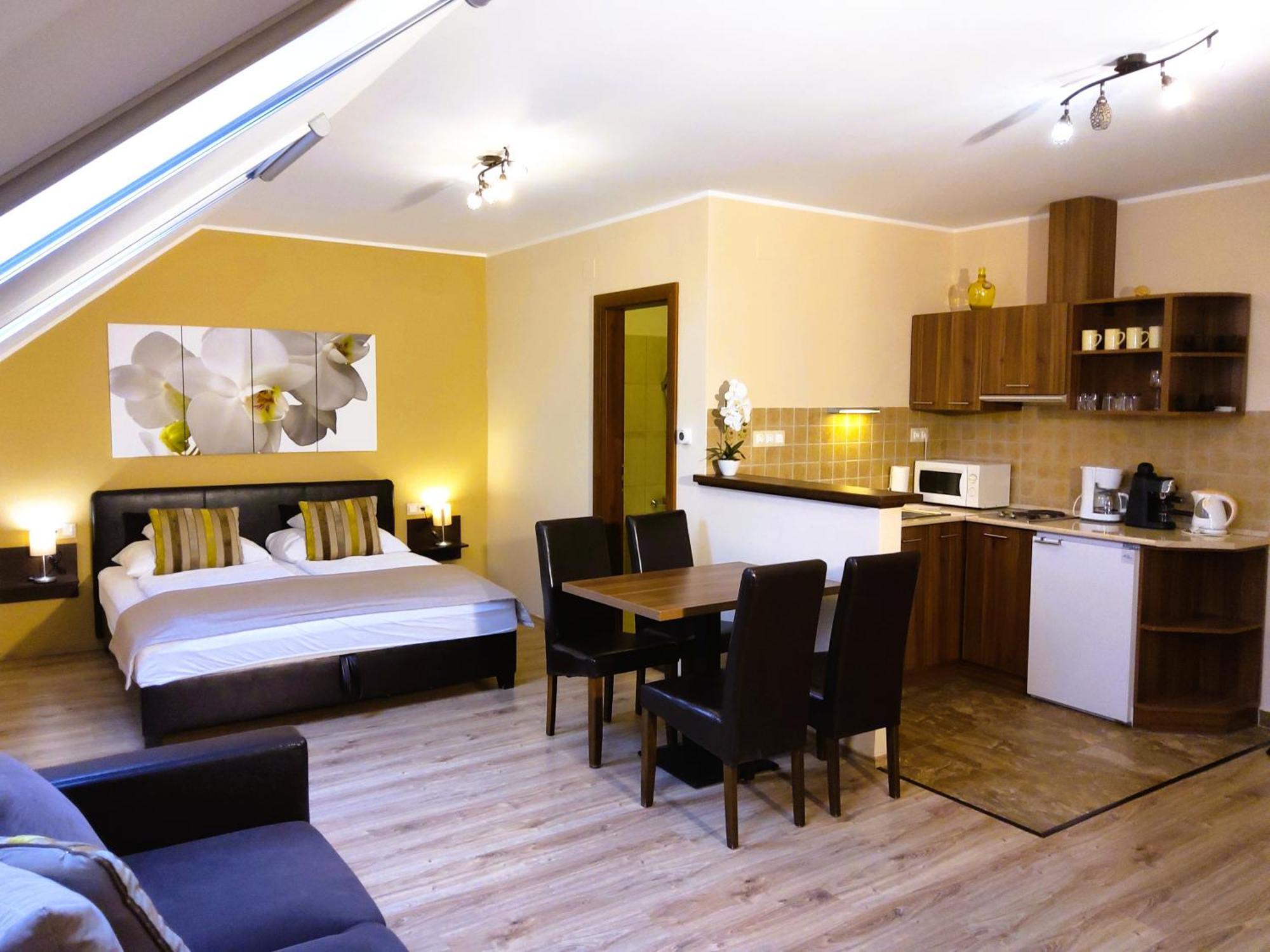 Gelleny Lux Apartman Jula Exterior foto