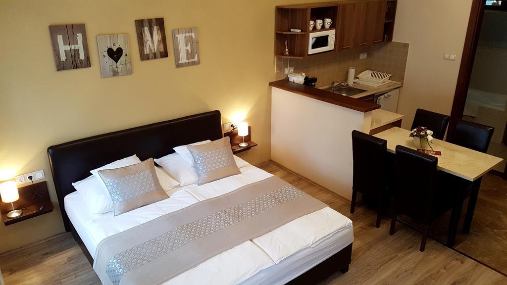 Gelleny Lux Apartman Jula Exterior foto