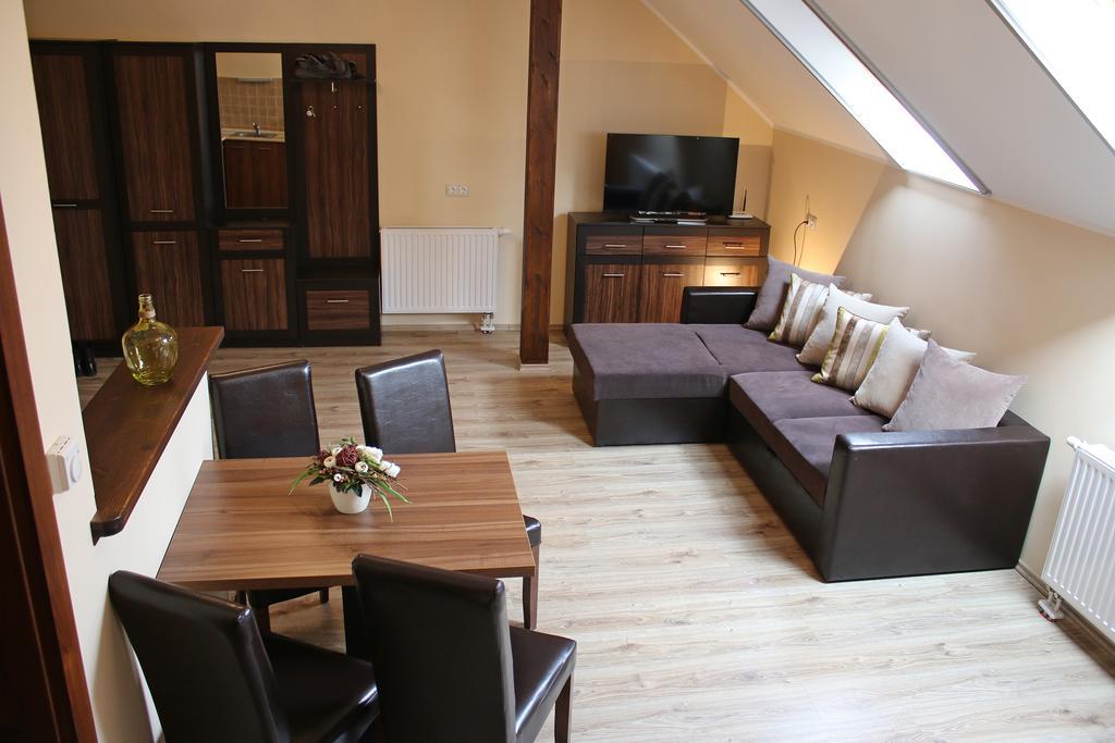 Gelleny Lux Apartman Jula Exterior foto