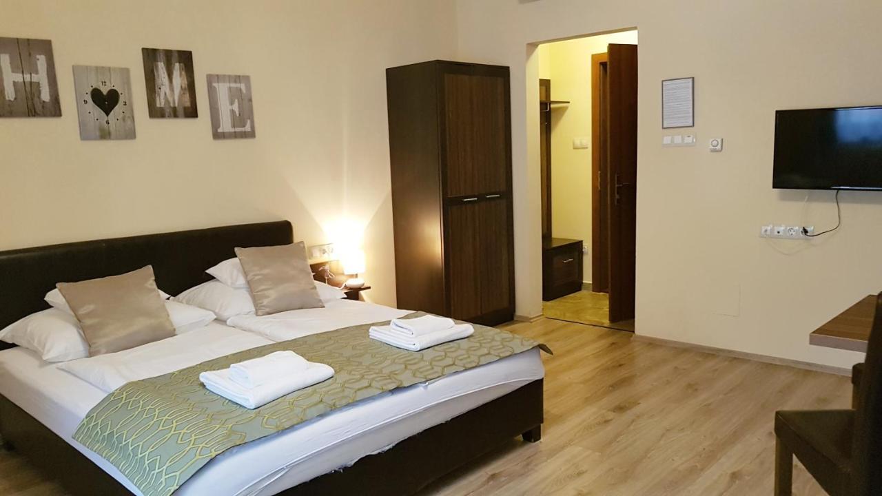 Gelleny Lux Apartman Jula Exterior foto