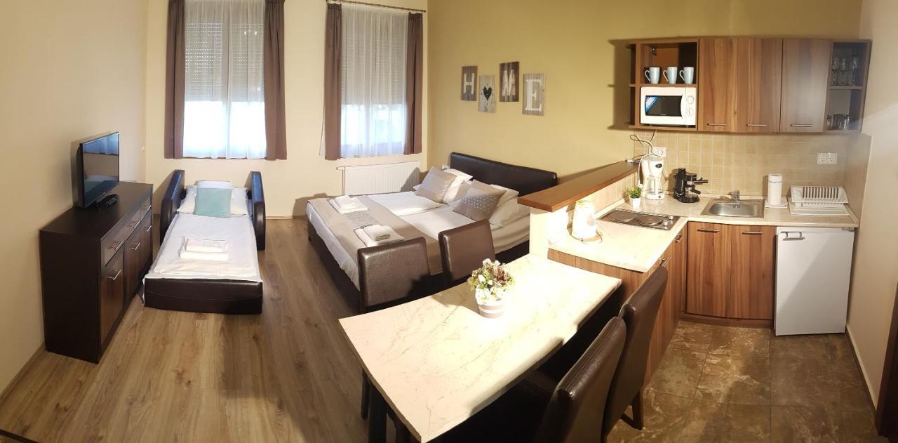 Gelleny Lux Apartman Jula Exterior foto