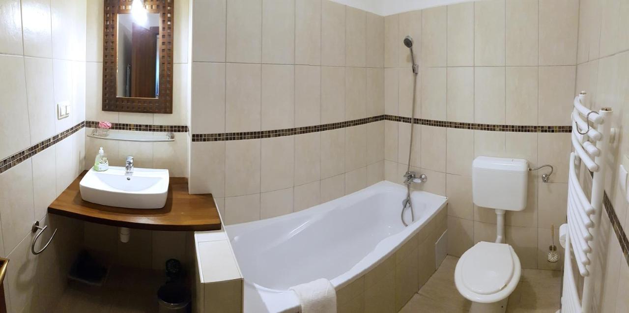 Gelleny Lux Apartman Jula Exterior foto