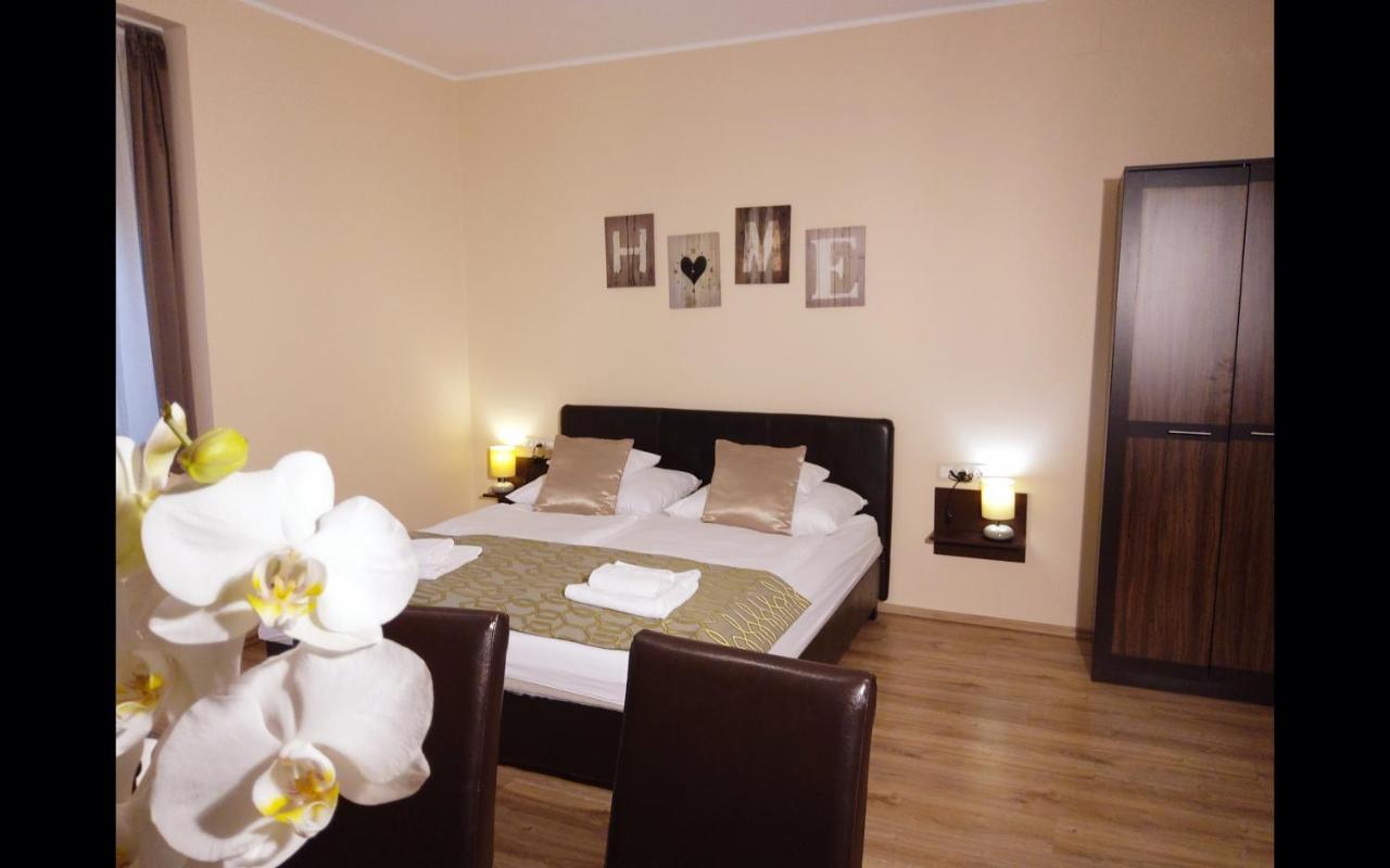 Gelleny Lux Apartman Jula Exterior foto