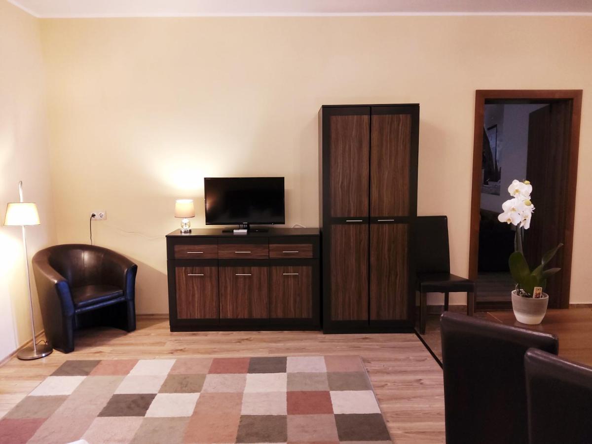 Gelleny Lux Apartman Jula Exterior foto